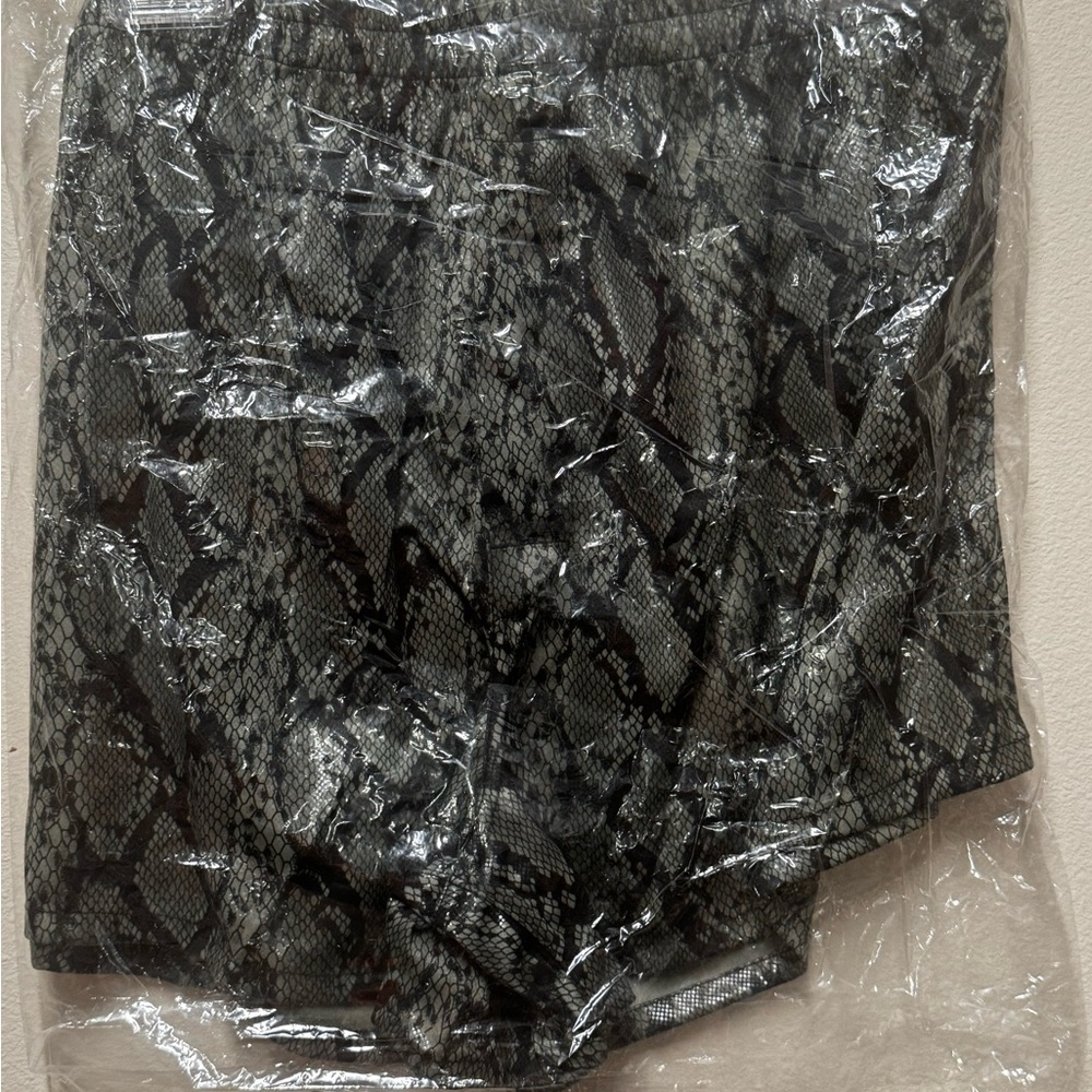 Intimo Snake Pattern Silk Boxers - Picture 8 of 10